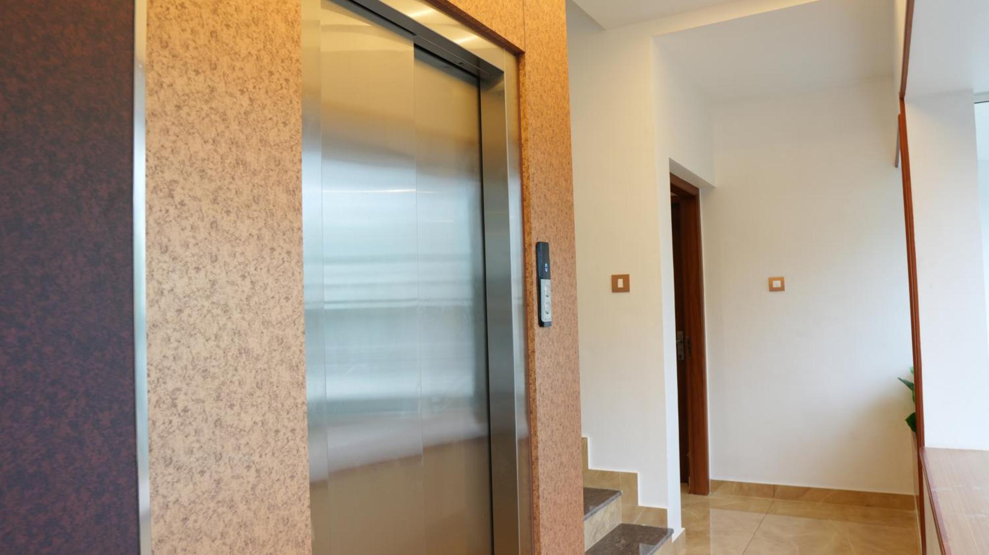 Neom'S Golden Gate Hotel Alwaye Bagian luar foto