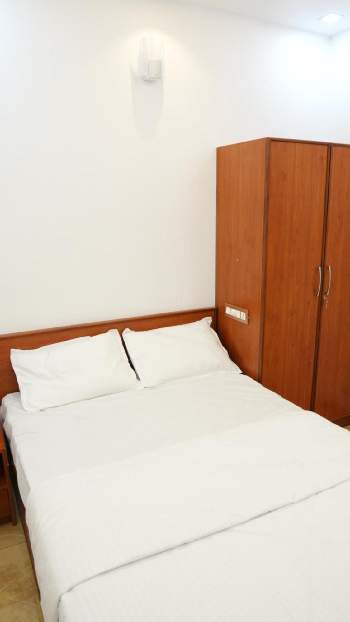Neom'S Golden Gate Hotel Alwaye Bagian luar foto
