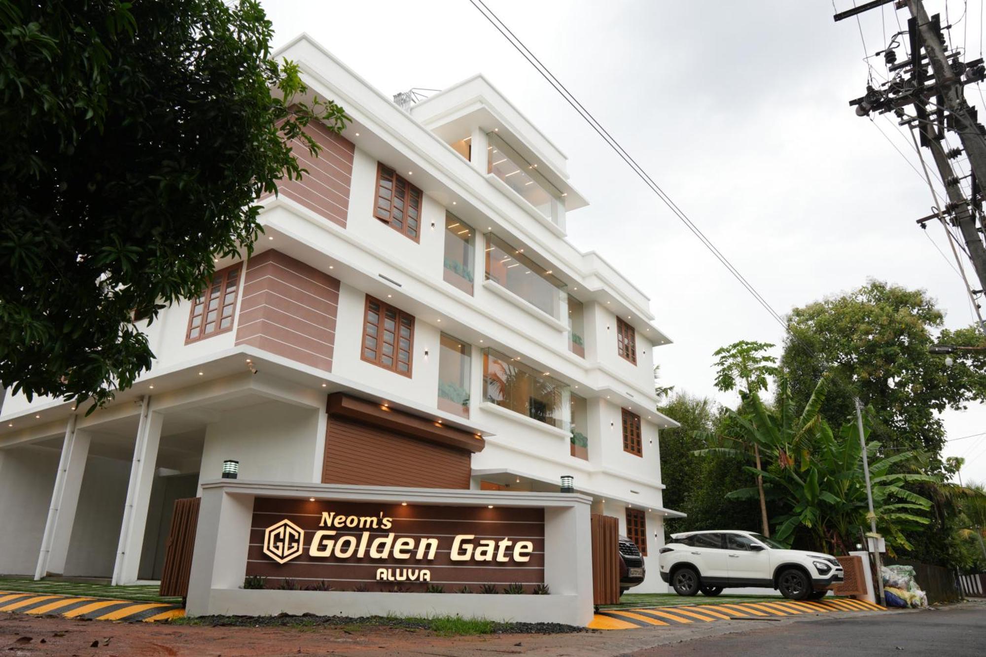 Neom'S Golden Gate Hotel Alwaye Bagian luar foto