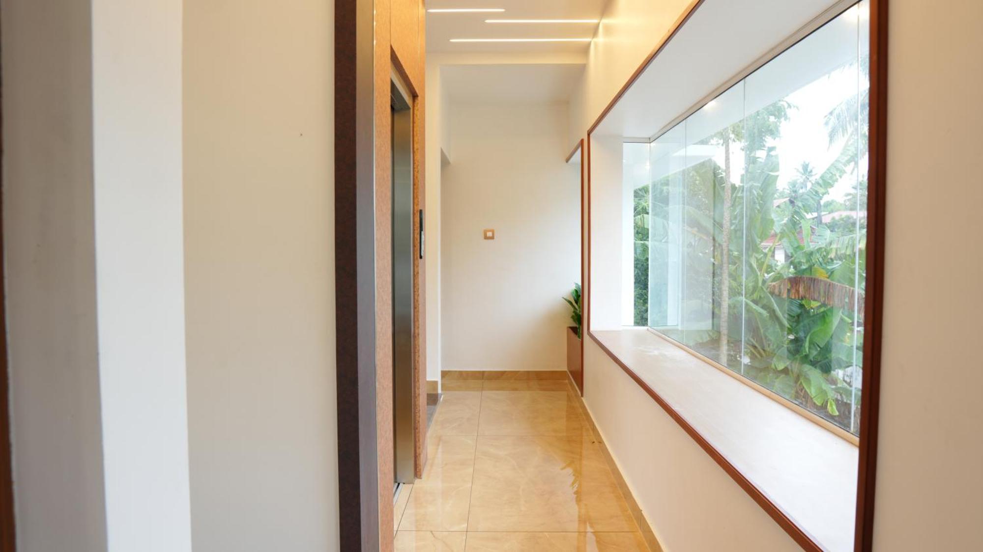 Neom'S Golden Gate Hotel Alwaye Bagian luar foto