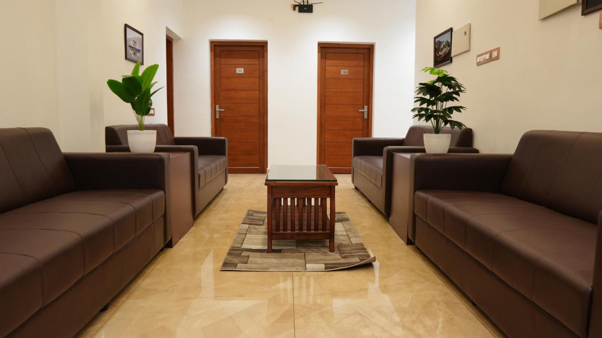 Neom'S Golden Gate Hotel Alwaye Bagian luar foto